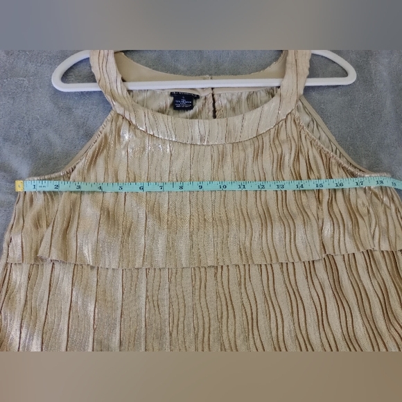 New Direction Women's Elegant Gold Sleeveless Top Blouse Size L - Picture 7 of 8